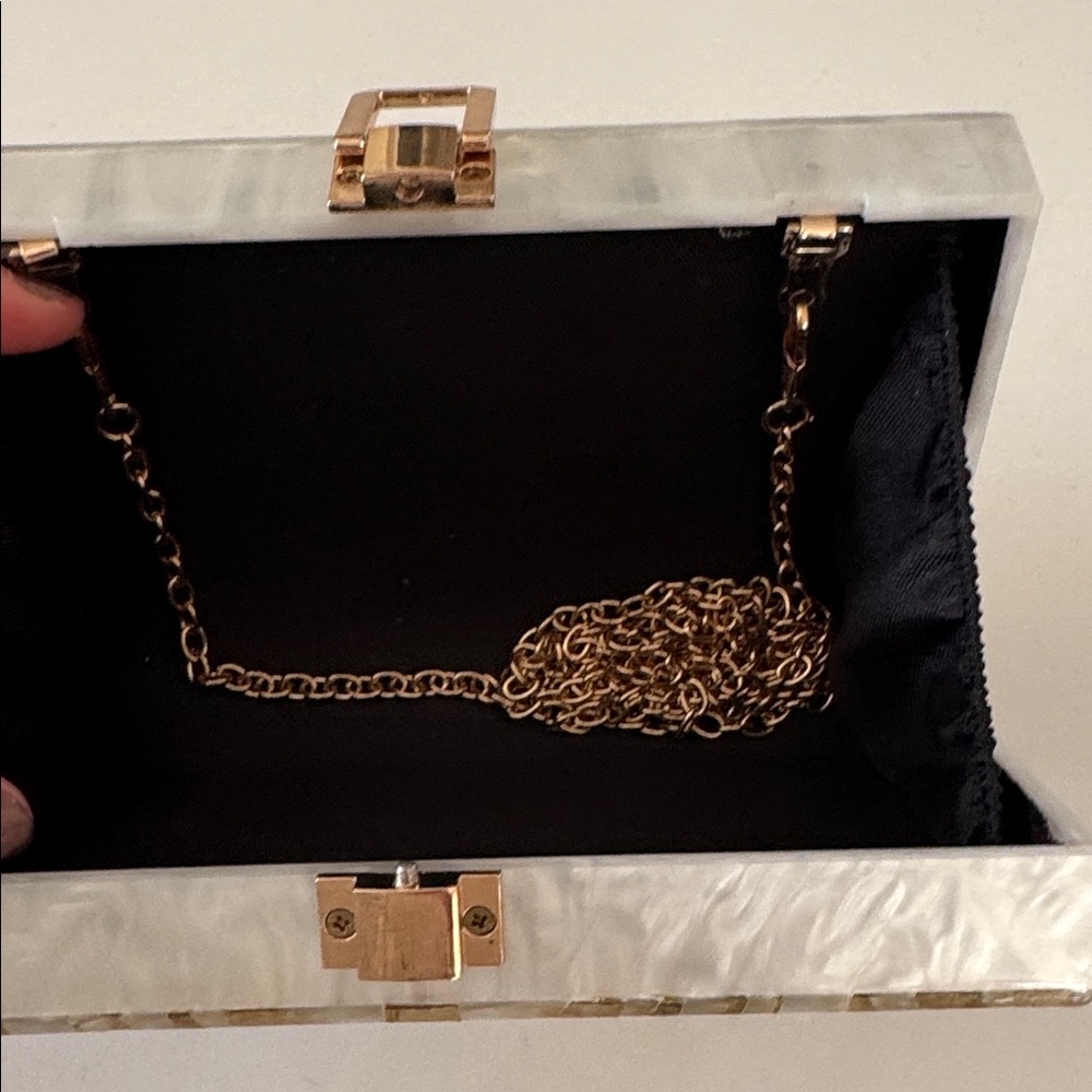 Elegant White and Gold Acrylic Clutch - Picture 2 of 4
